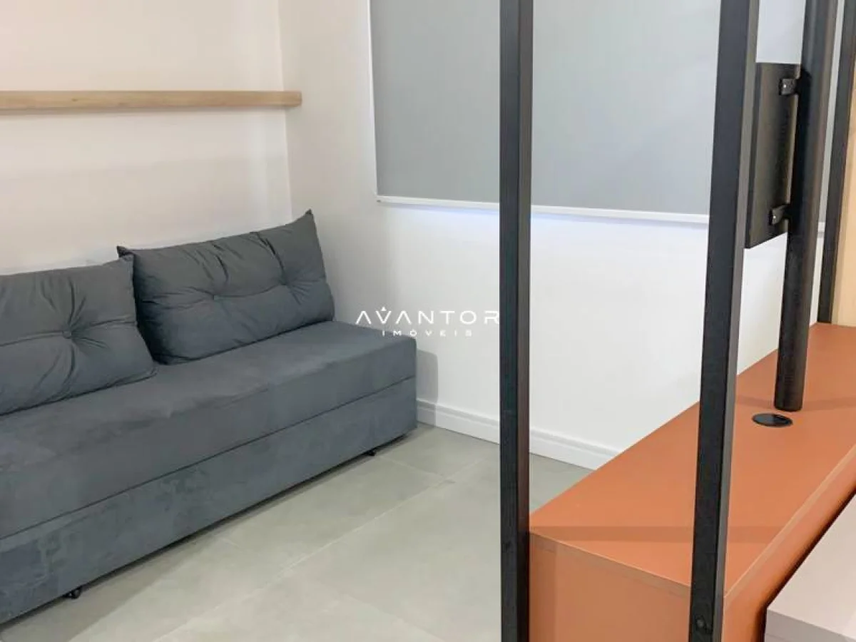 Sala de estar com sofá cinza — Apartamento com 1 quarto à venda em Camobi, Santa Maria/RS