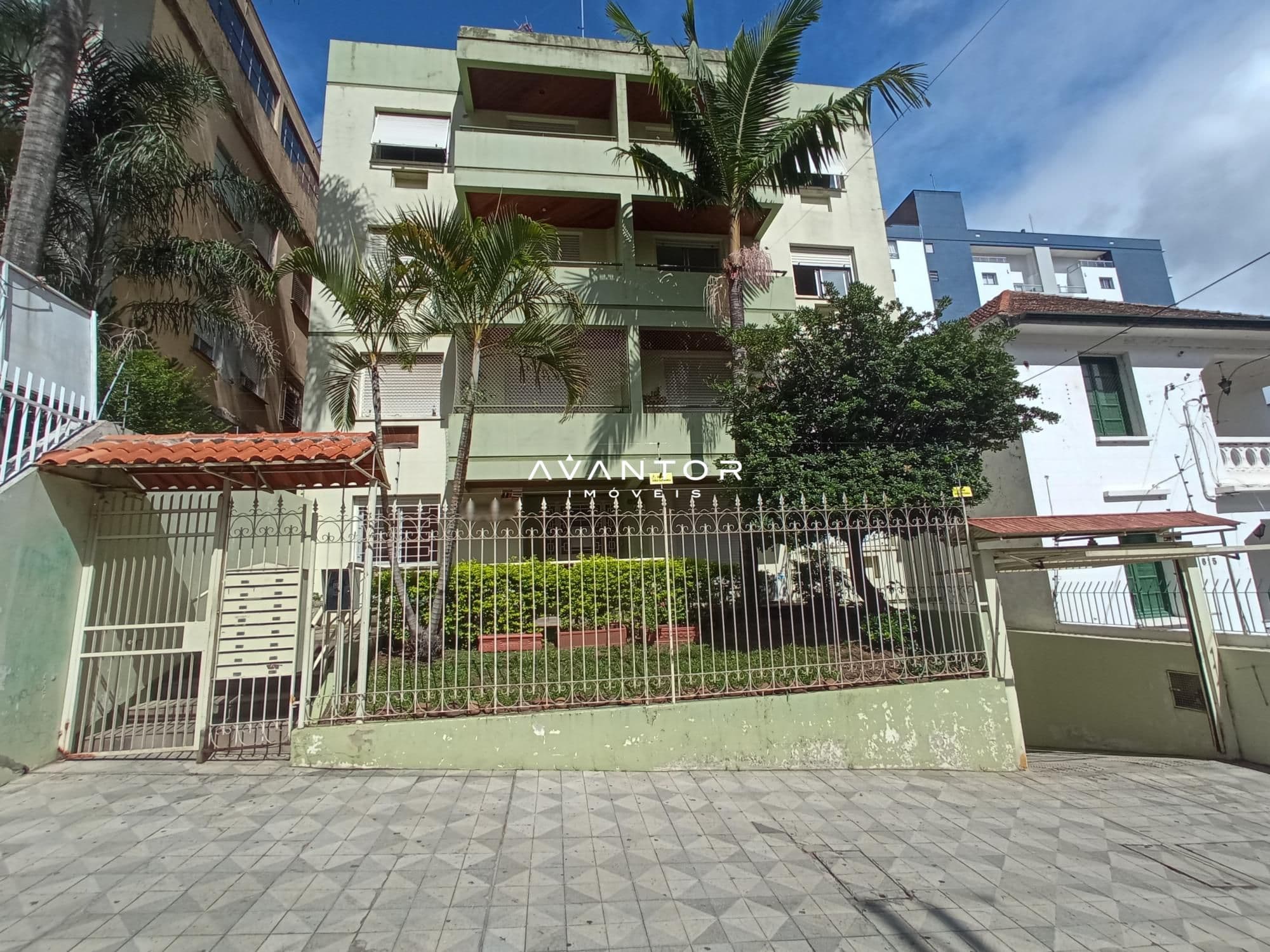 Fachada do prédio com portão — Apartamento com 1 quarto à venda no Residencial Albatroz, em Centro, Santa Maria/RS