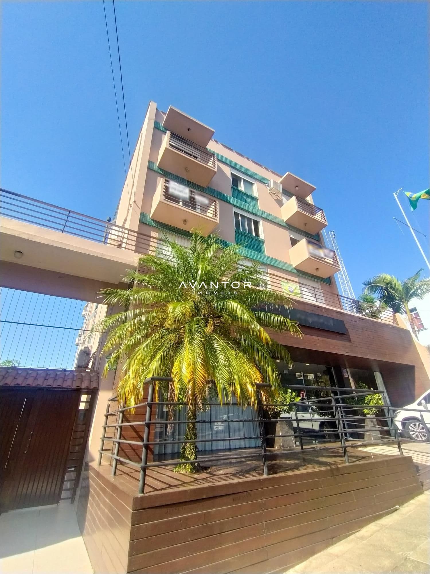 Fachada do prédio com sacadas — Apartamento com 3 quartos à venda no Edifício Esmeralda, em Bonfim, Santa Maria/RS