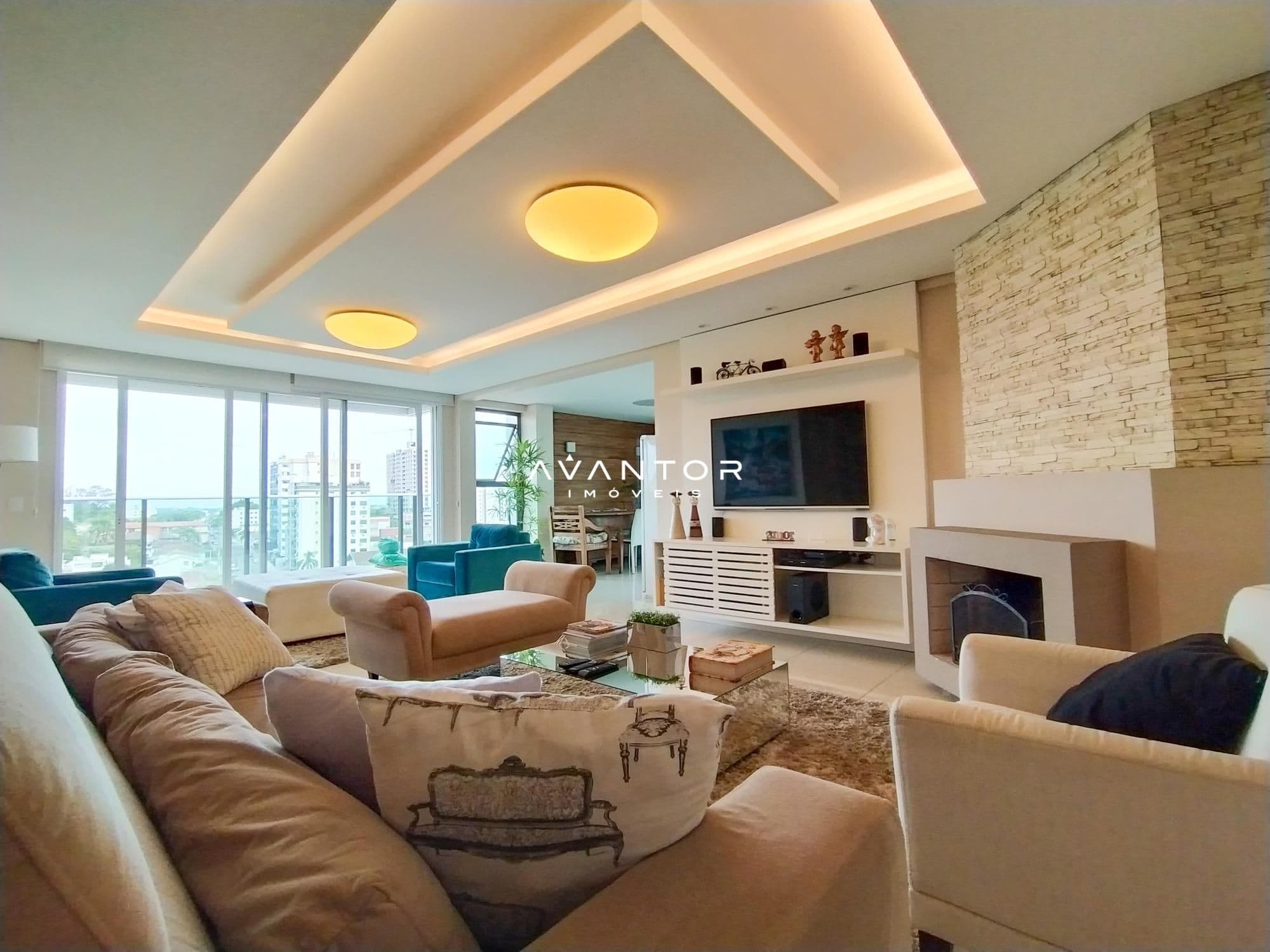Sala de estar com sacada e vista para cidade — Apartamento com 4 quartos à venda em Nossa Senhora de Fátima, Santa Maria/RS