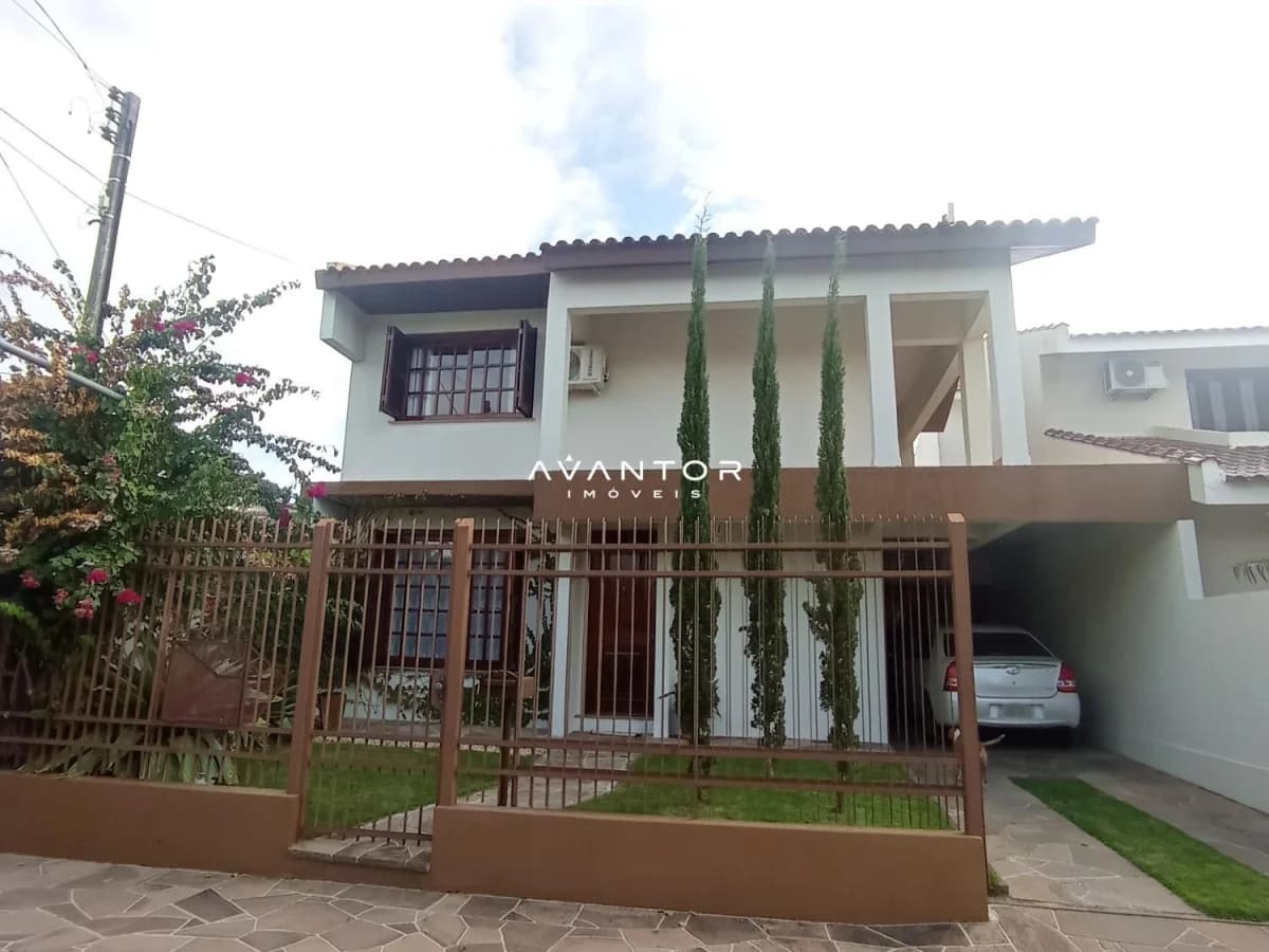 Fachada da casa com garagem — Casa com 4 quartos à venda em São José, Santa Maria/RS