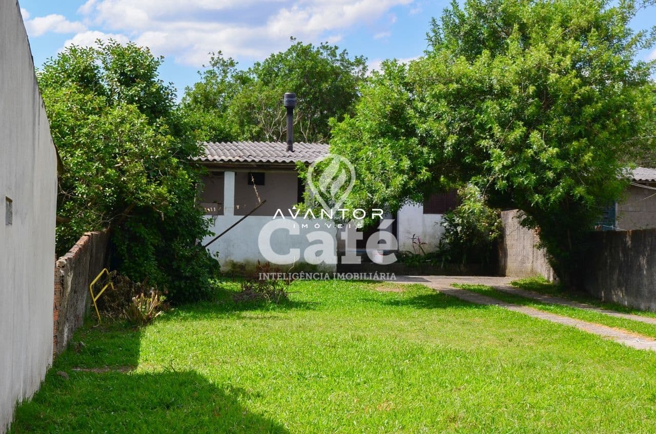 Fachada da casa com pátio — Casa com 1 quarto à venda em Urlândia, Santa Maria/RS
