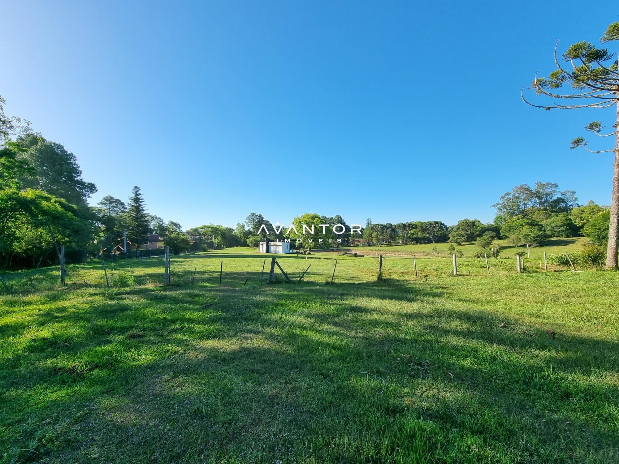 Terreno com casa ao fundo — Terreno à venda em Parque Serrano I, Itaara/RS