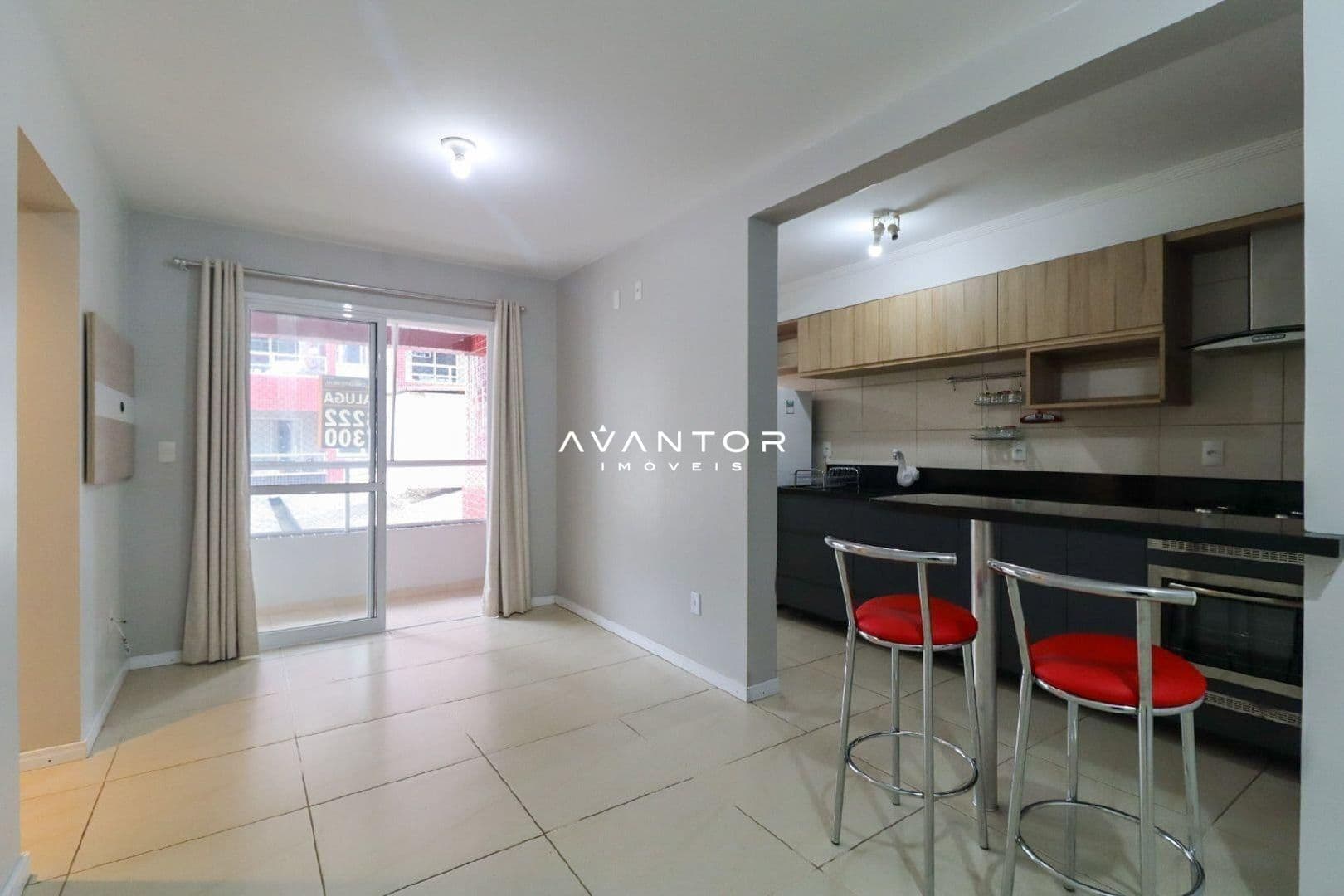 Cozinha integrada à sala com bancada — Apartamento com 1 quarto à venda em Centro, Santa Maria/RS