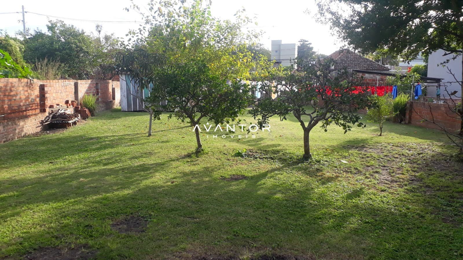 Pátio com árvores frutíferas — Terreno à venda em Passo D'Areia, Santa Maria/RS