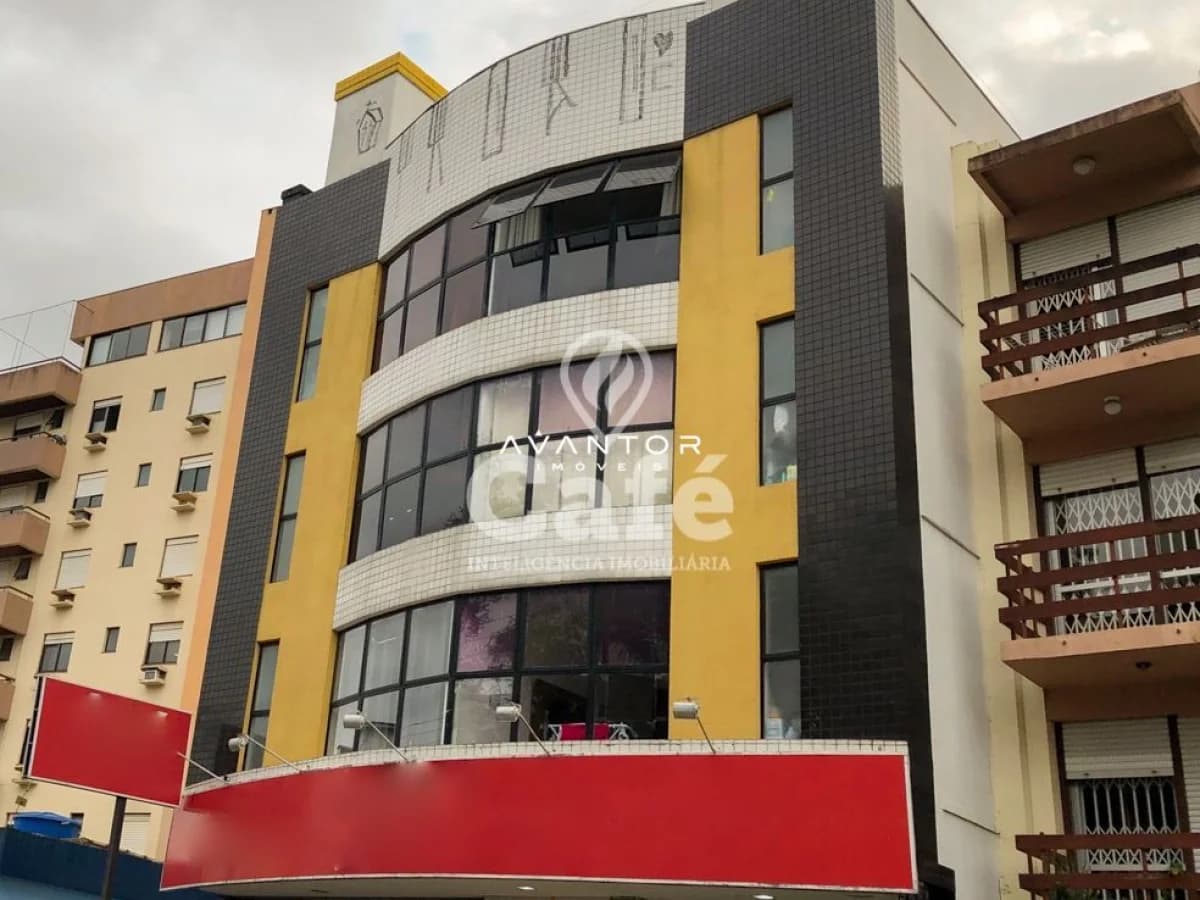 Fachada do prédio com detalhes em amarelo — Apartamento com 1 quarto à venda em Centro, Santa Maria/RS