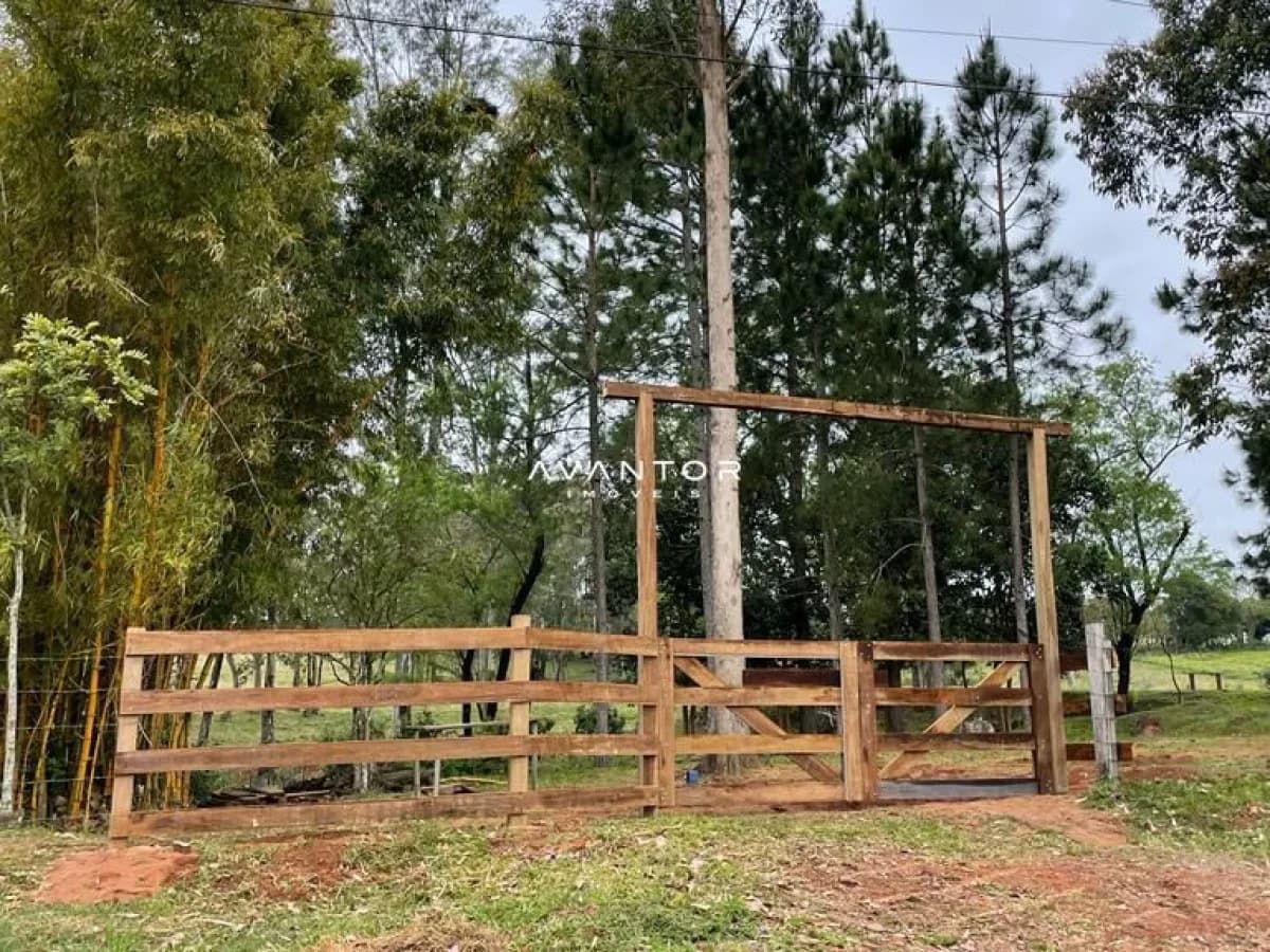 Portão de madeira em área externa — Campo à venda em Pains, Santa Maria/RS
