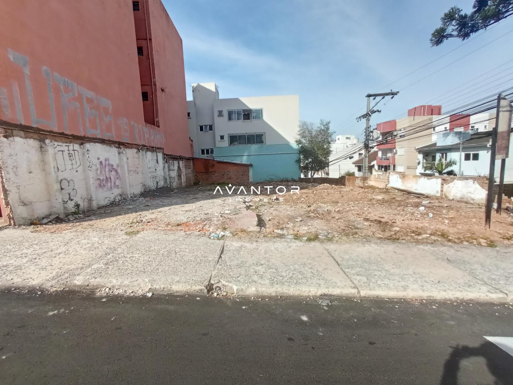 Terreno com frente para rua — Terreno para alugar em Nossa Senhora de Fátima, Santa Maria/RS