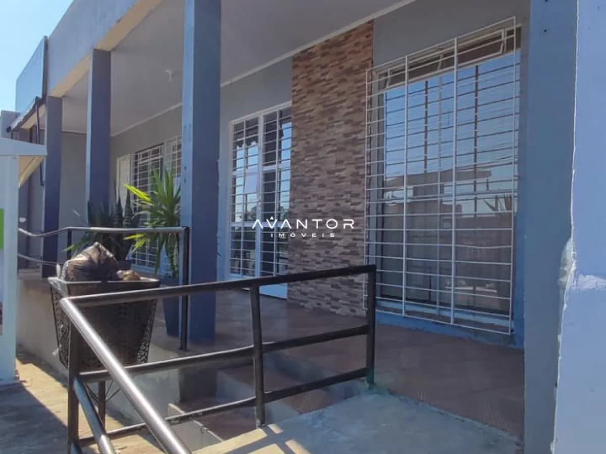 Sacada com acesso à área interna — Sala Comercial com 1 sala para alugar em Tancredo Neves, Santa Maria/RS
