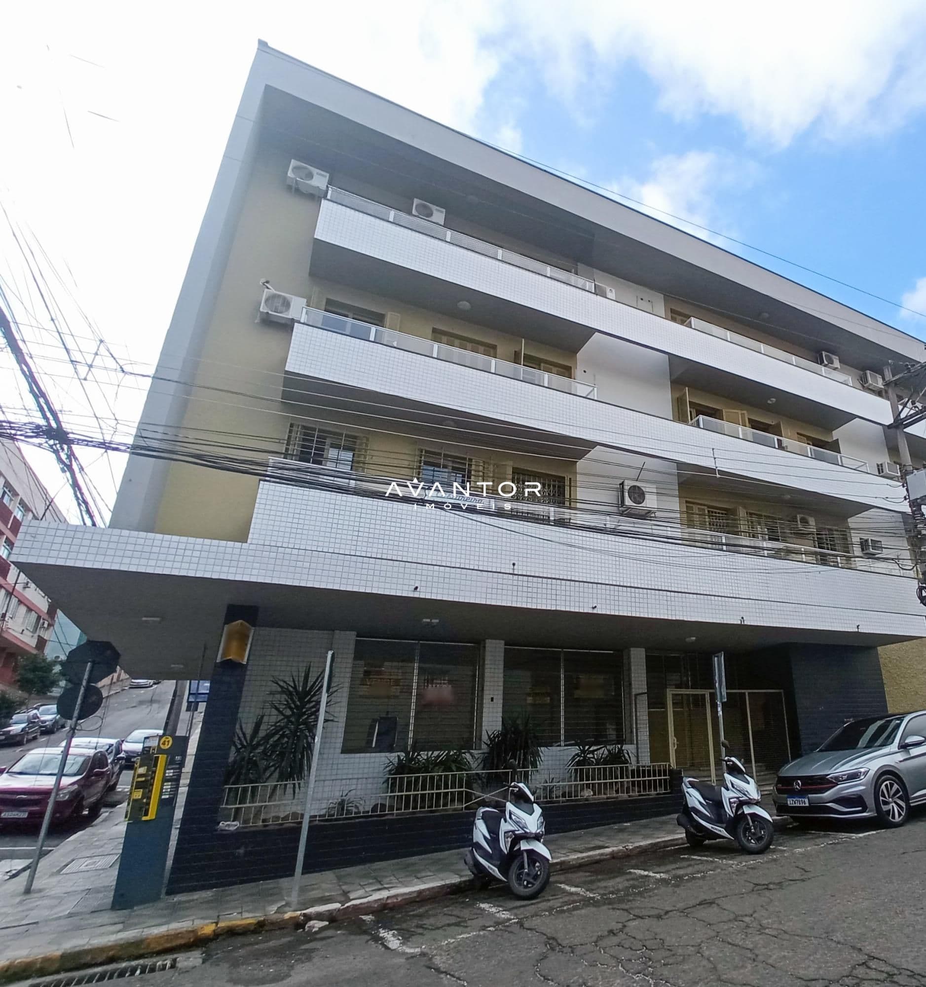 Fachada do prédio com sacadas — Loja com 1 sala à venda no Edifício Guarapari - B, em Centro, Santa Maria/RS