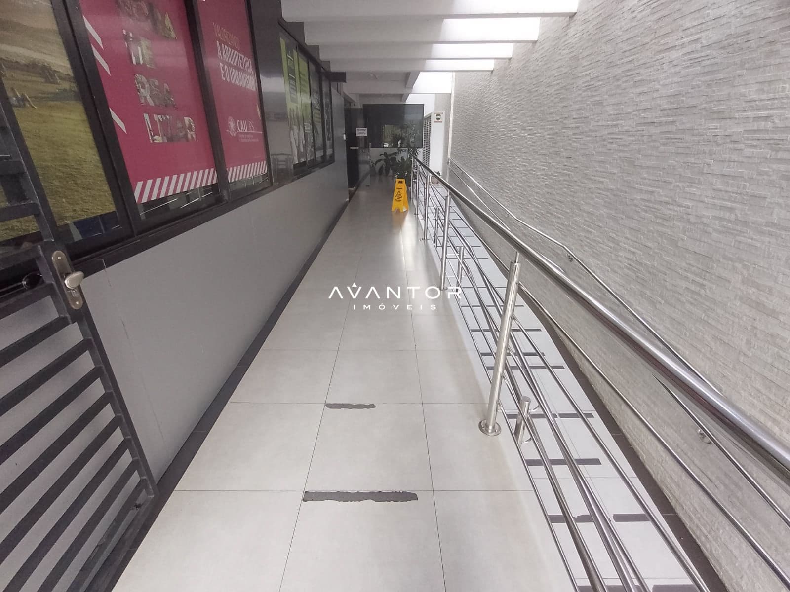 Sala Comercial com 3 salas à venda no Queluz Office, em Nossa Senhora das Dores, Santa Maria/RS — foto 2 de 15