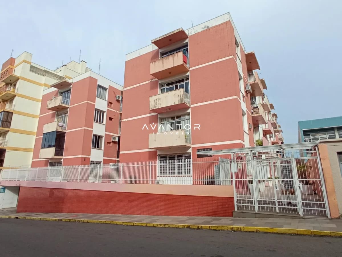 Fachada do prédio com sacadas — Apartamento com 2 quartos à venda no Residencial Champanhat, em Centro, Santa Maria/RS