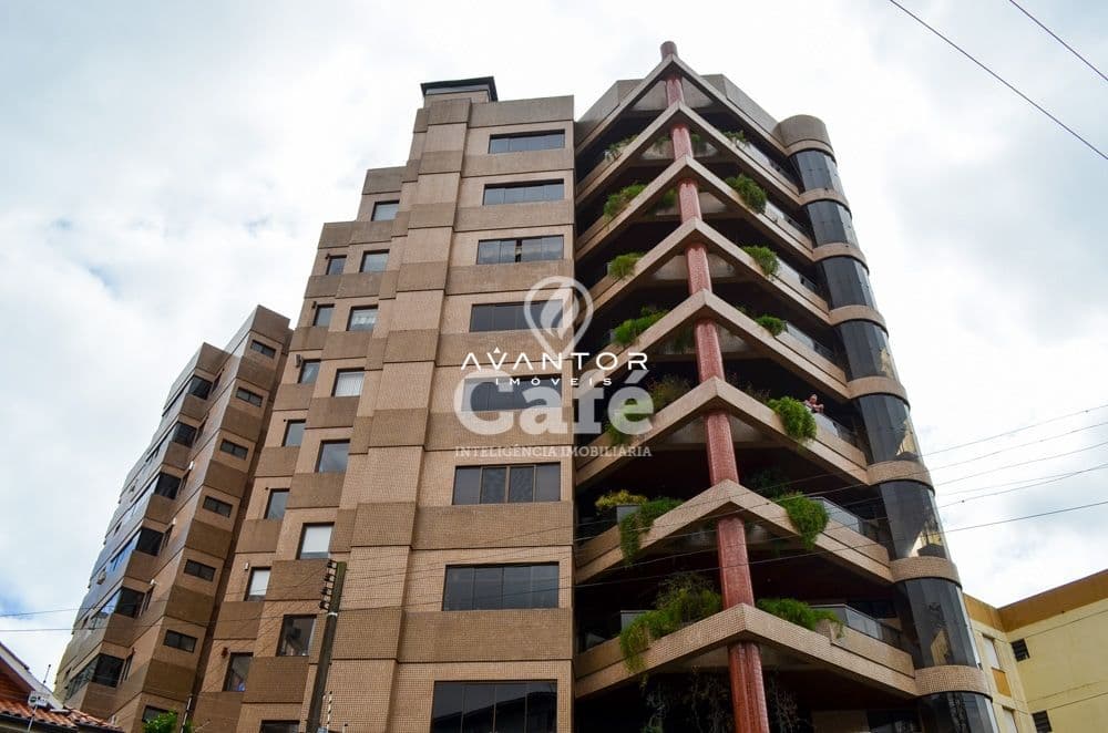 Fachada do prédio com vegetação nas sacadas — Apartamento com 5 quartos à venda em Centro, Santa Maria/RS