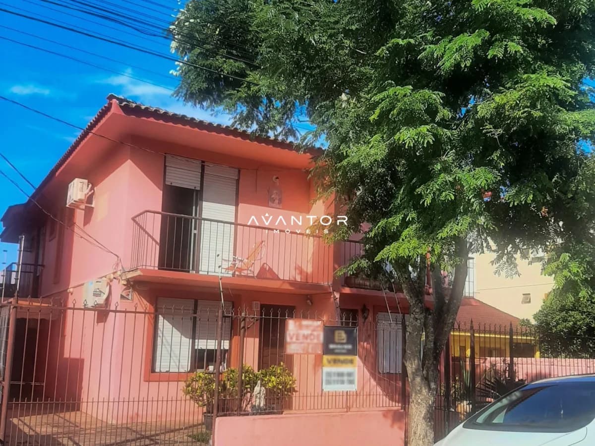 Fachada da casa com dois andares — Casa com 3 quartos à venda em Camobi, Santa Maria/RS
