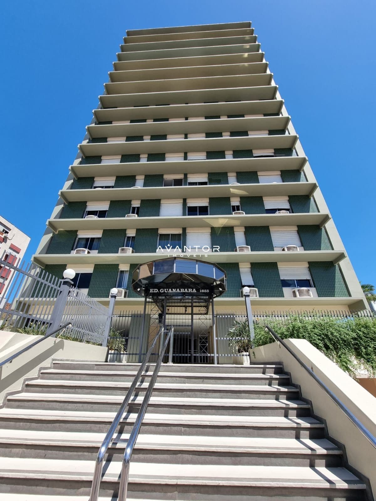 Fachada do prédio com sacadas — Apartamento com 3 quartos à venda em Nossa Senhora de Fátima, Santa Maria/RS