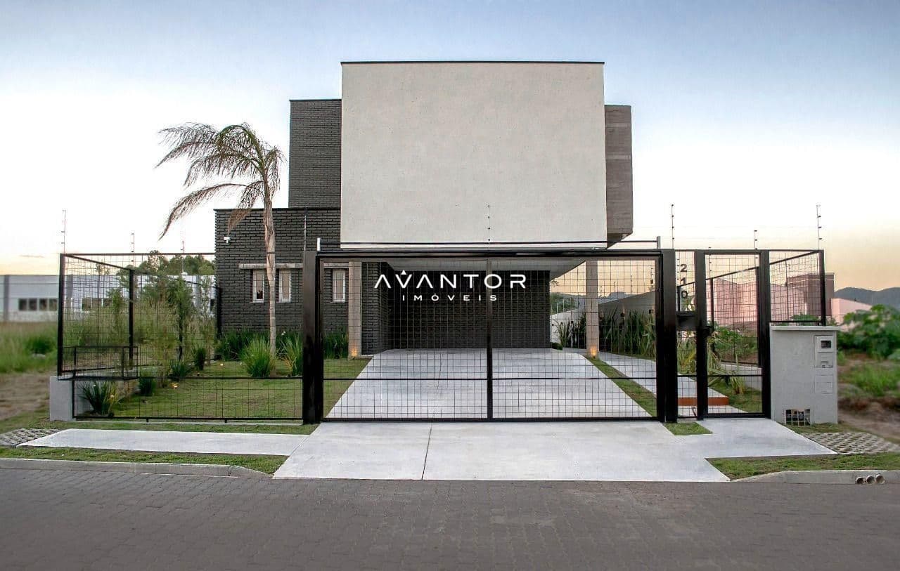 Fachada da casa com portão — Casa com 3 quartos à venda no Terras de Santorini, em São José, Santa Maria/RS