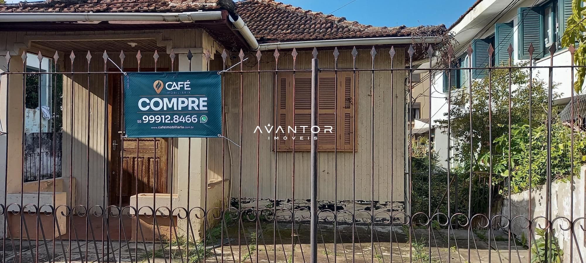 Fachada da casa com portão de ferro — Terreno à venda em Bonfim, Santa Maria/RS