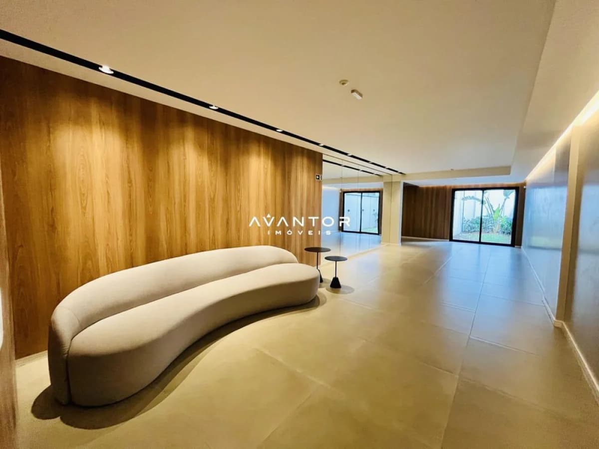 Sala de estar com painel em madeira — B9CENTOS, Centro, Santa Maria/RS