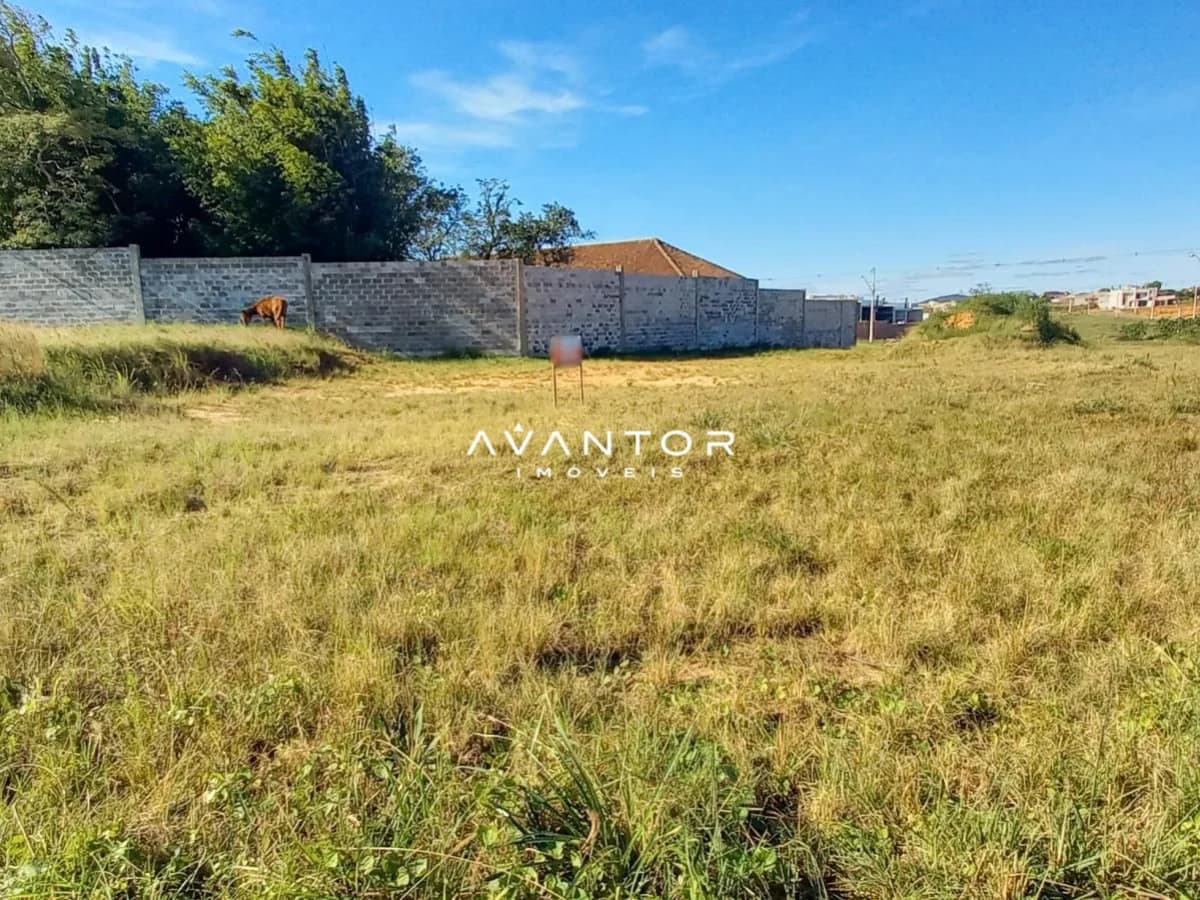 Terreno com construção em alvenaria — Terreno à venda em Pinheiro Machado, Santa Maria/RS
