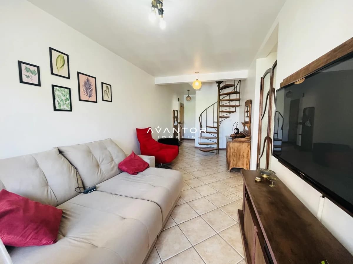 Sala de estar com escada caracol — Apartamento com 3 quartos à venda no Edifício Buenos Aires, em Centro, Santa Maria/RS