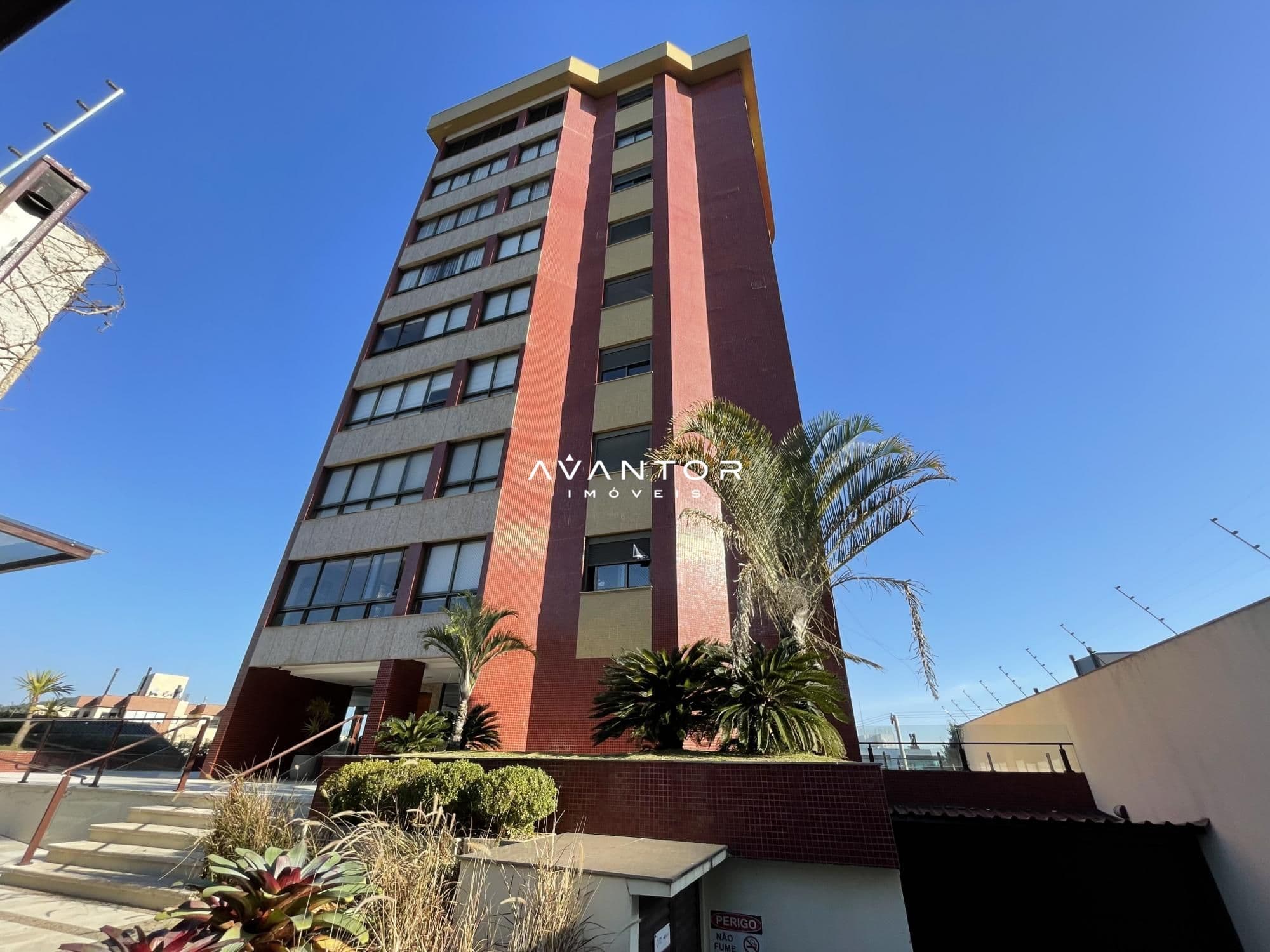 Fachada do prédio com entrada — Apartamento com 3 quartos à venda no Residencial Via Vêneto, em Nonoai, Santa Maria/RS
