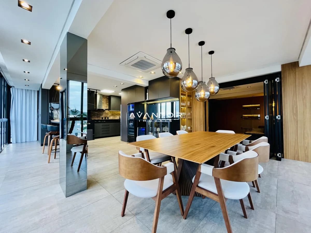 Sala de jantar integrada à cozinha com pendentes — Cobertura com 3 quartos à venda em Nossa Senhora de Lourdes, Santa Maria/RS