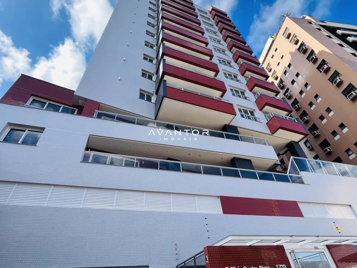 Fachada do prédio com sacadas — Residencial Castro Alves, Nossa Senhora Medianeira, Santa Maria/RS
