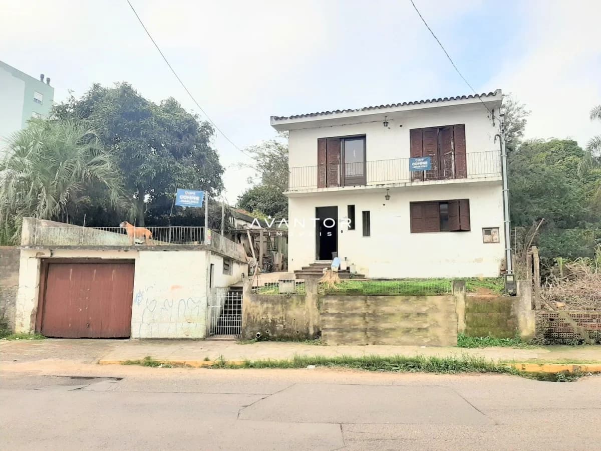 Fachada da casa com garagem — Terreno com 3 quartos à venda em Centro, Santa Maria/RS