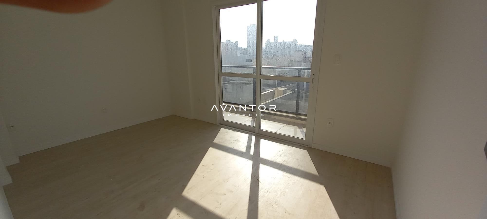 Sala com sacada e vista da cidade — Apartamento com 2 quartos à venda no Residencial A Razão, em Centro, Santa Maria/RS