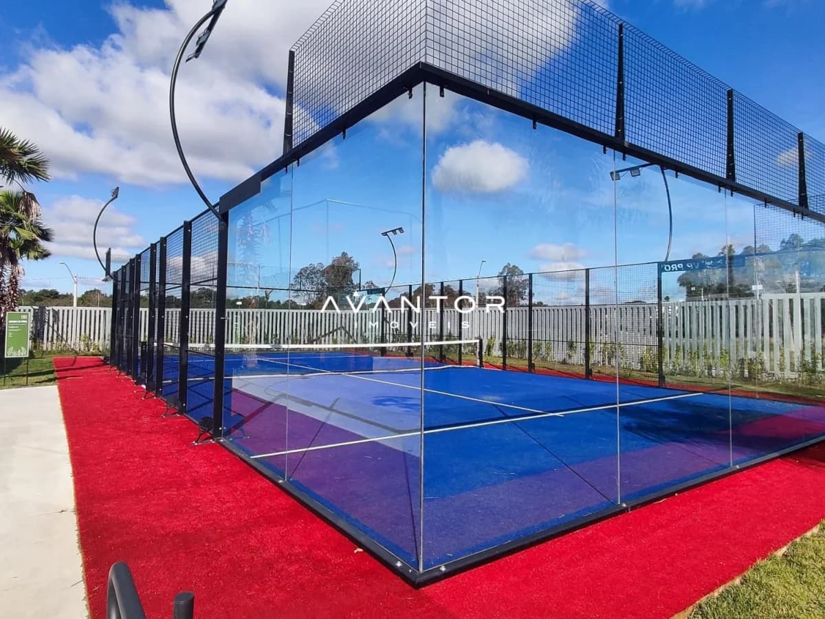 Quadra de padel com piso vermelho — Terreno à venda no CASAVIVA, em Camobi, Santa Maria/RS