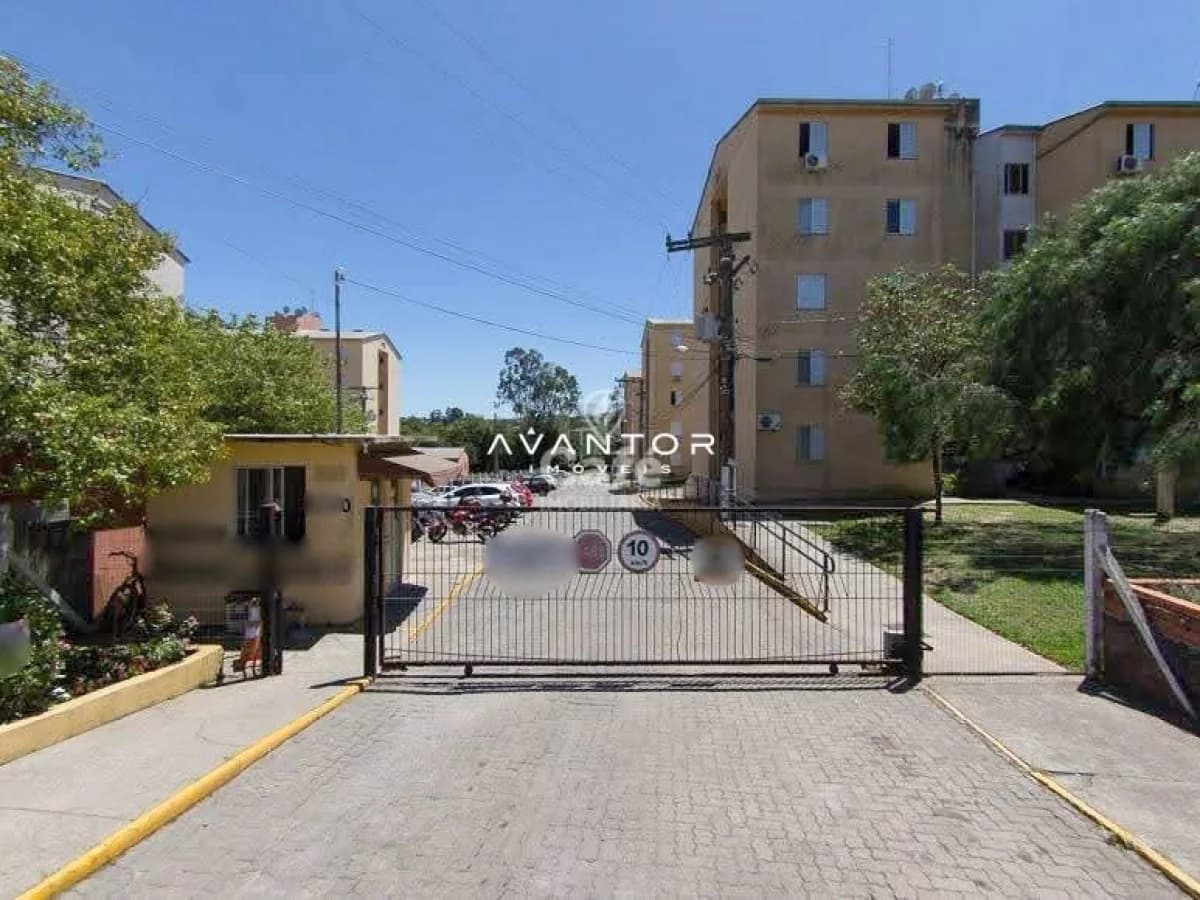 Fachada do prédio com acesso de entrada — Apartamento com 2 quartos à venda em Juscelino Kubitschek, Santa Maria/RS
