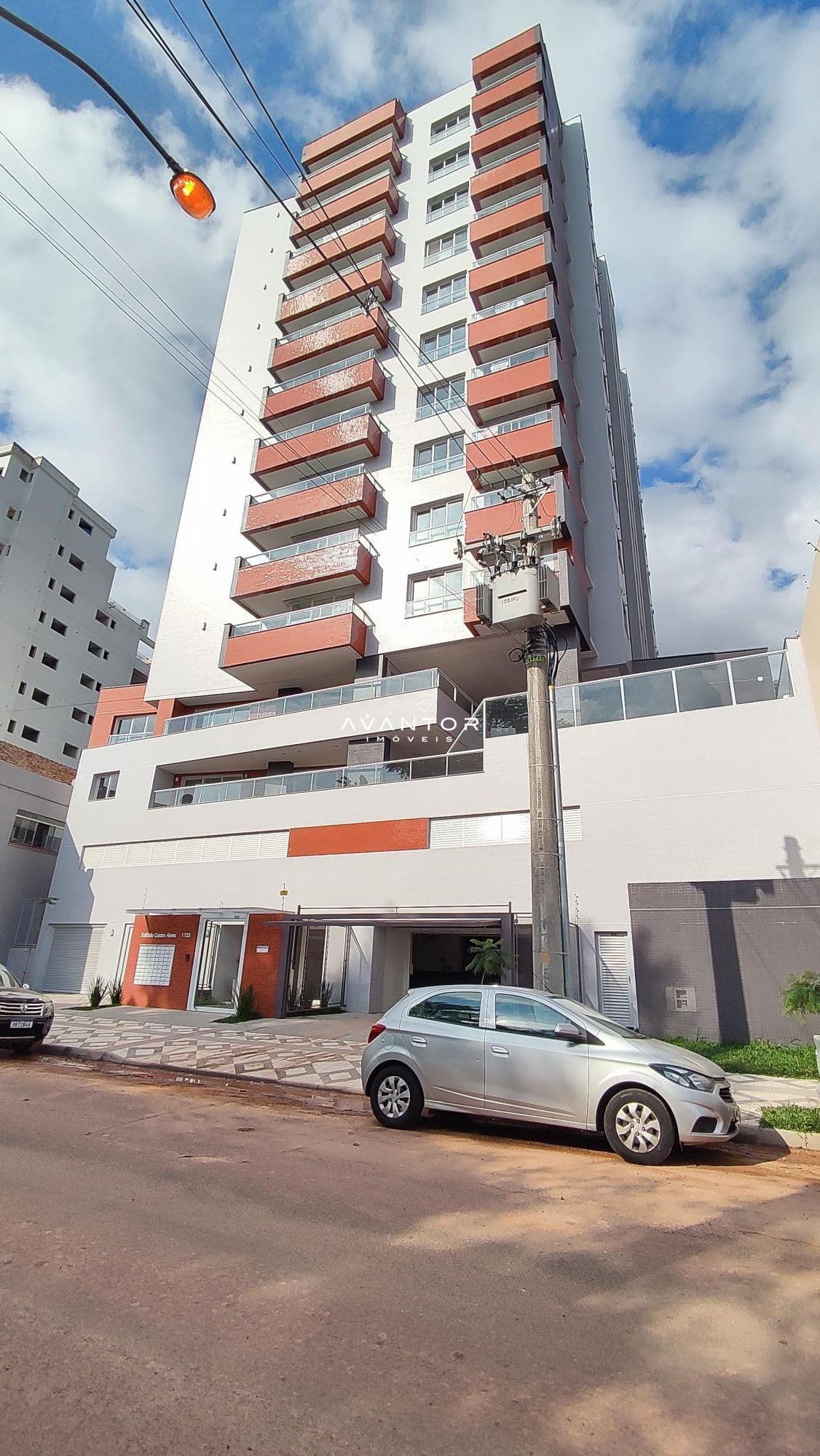 Fachada do prédio com sacadas — Apartamento com 3 quartos à venda em Nossa Senhora Medianeira, Santa Maria/RS