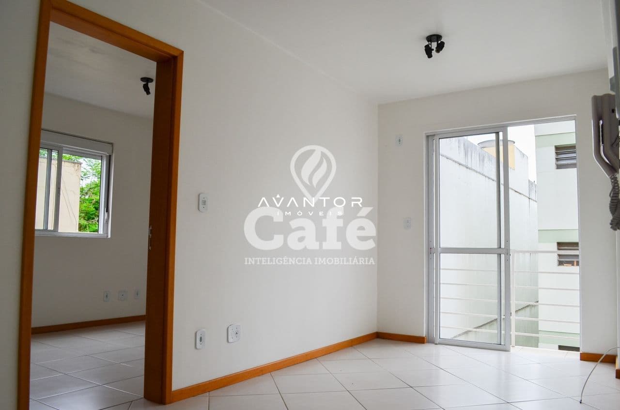 Sala integrada com acesso à sacada — Apartamento com 1 quarto à venda no Edifício Solar das Flores, em Centro, Santa Maria/RS