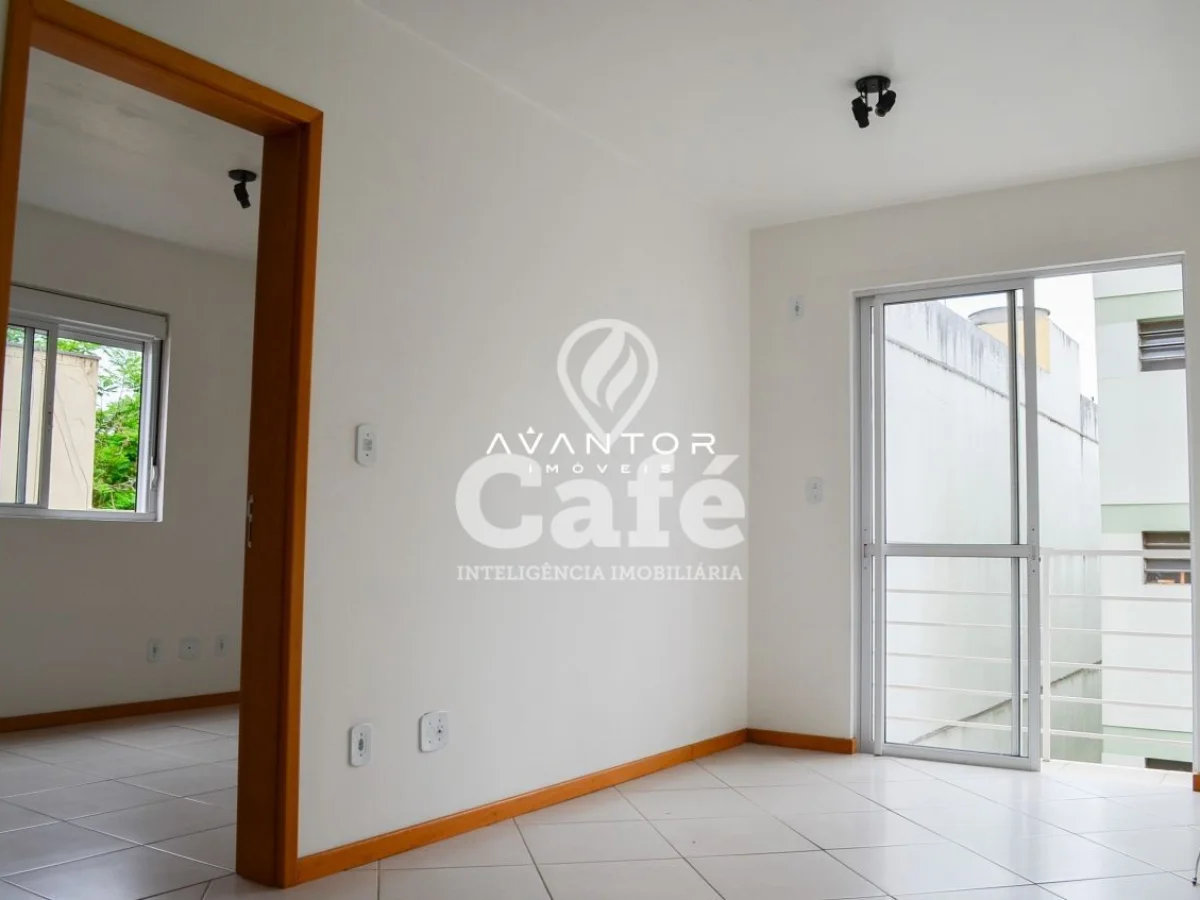 Sala integrada com acesso à sacada — Apartamento com 1 quarto à venda no Edifício Solar das Flores, em Centro, Santa Maria/RS