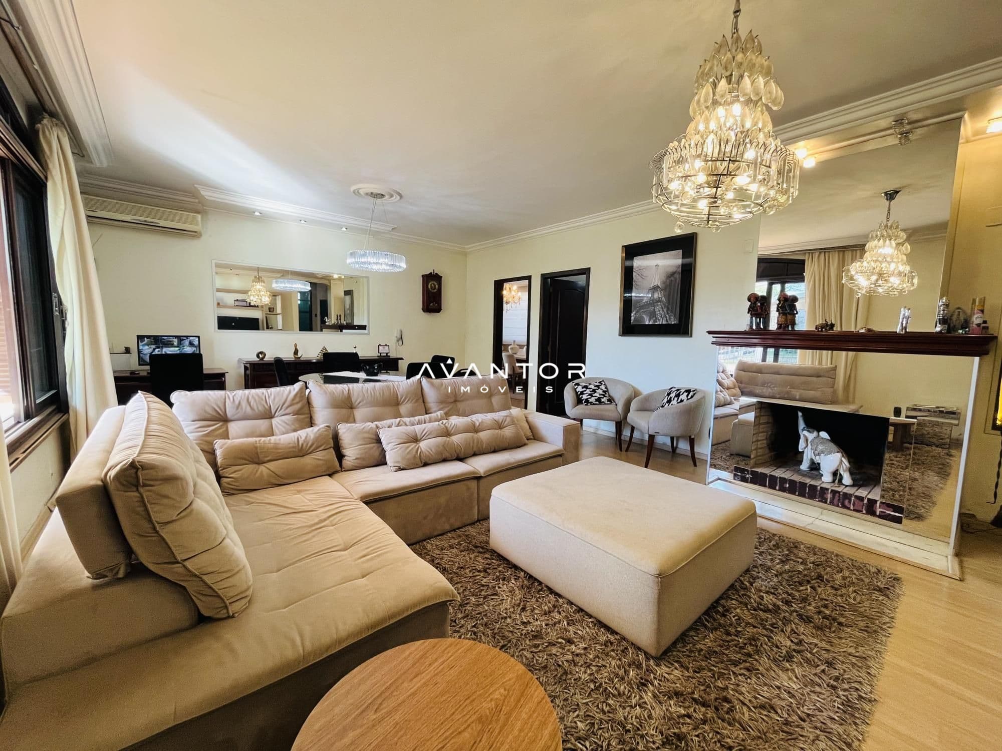 Sala de estar com sofá e lareira — Casa com 3 quartos à venda em Uglione, Santa Maria/RS