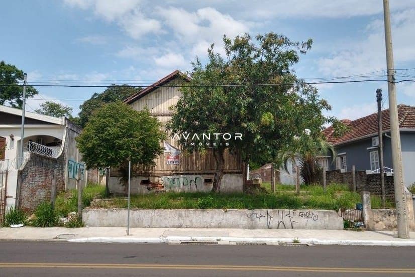 Fachada frontal da casa — Terreno à venda em Itararé, Santa Maria/RS