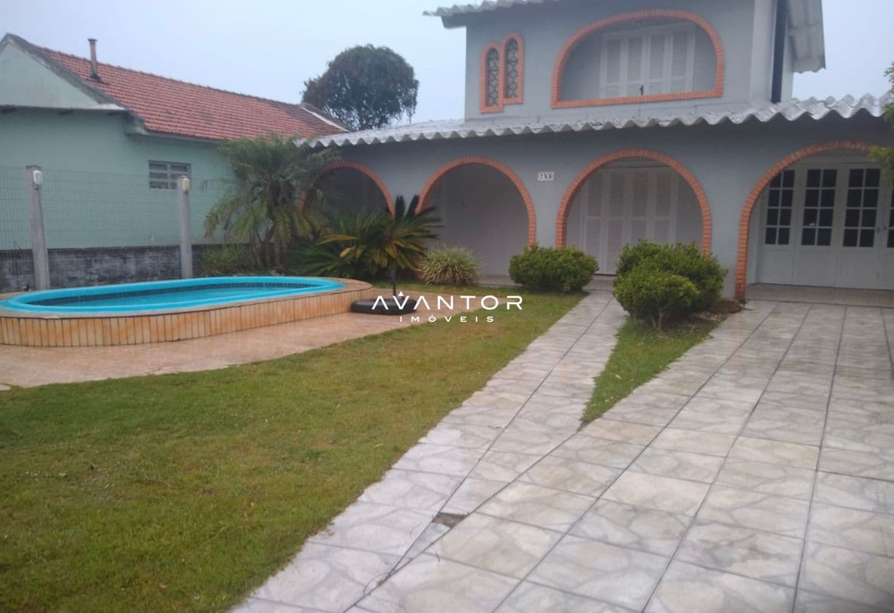 Fachada da casa com piscina — Casa com 3 quartos à venda em Presidente(Morada do Sol), Imbé/RS