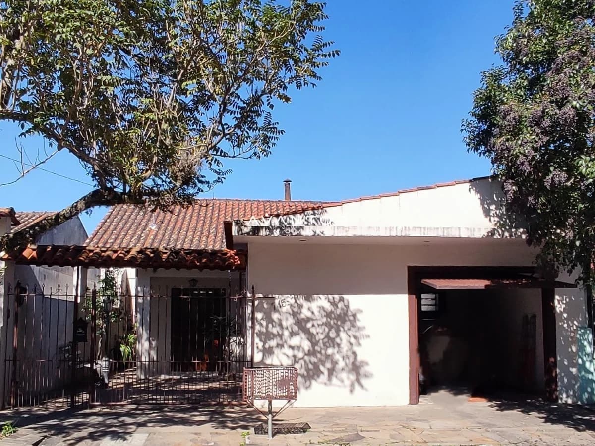 Fachada da casa com garagem — Casa com 3 quartos à venda em Nossa Senhora de Lourdes, Santa Maria/RS