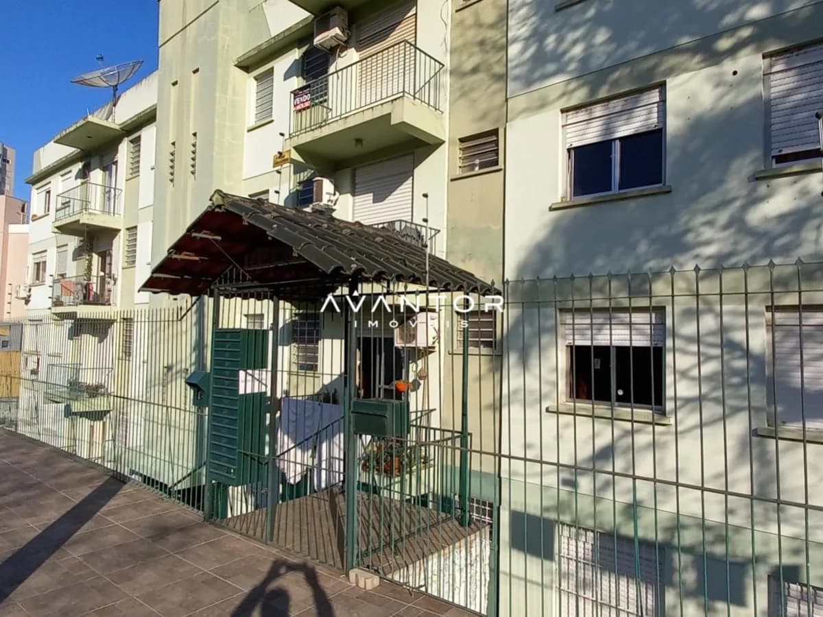 Fachada da casa com entrada — Apartamento com 2 quartos à venda em Nossa Senhora de Lourdes, Santa Maria/RS