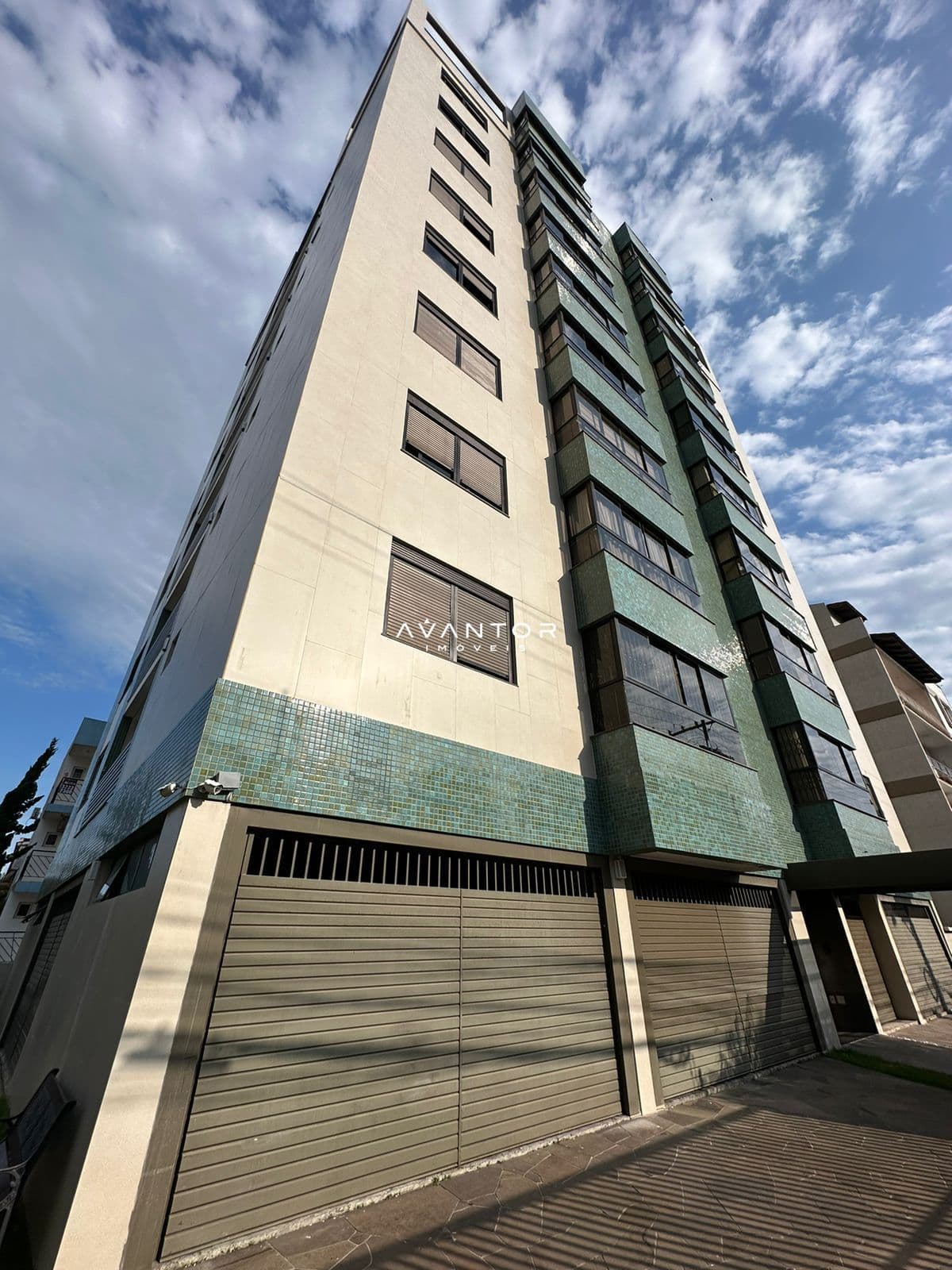 Fachada do prédio com garagem — Cobertura com 3 quartos à venda em Nossa Senhora das Dores, Santa Maria/RS