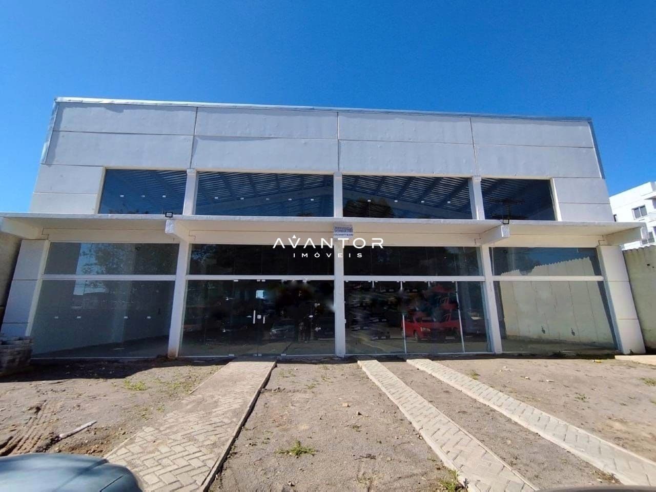 Fachada do prédio com vidraçaria — Pavilhão com 1 sala à venda em Pinheiro Machado, Santa Maria/RS