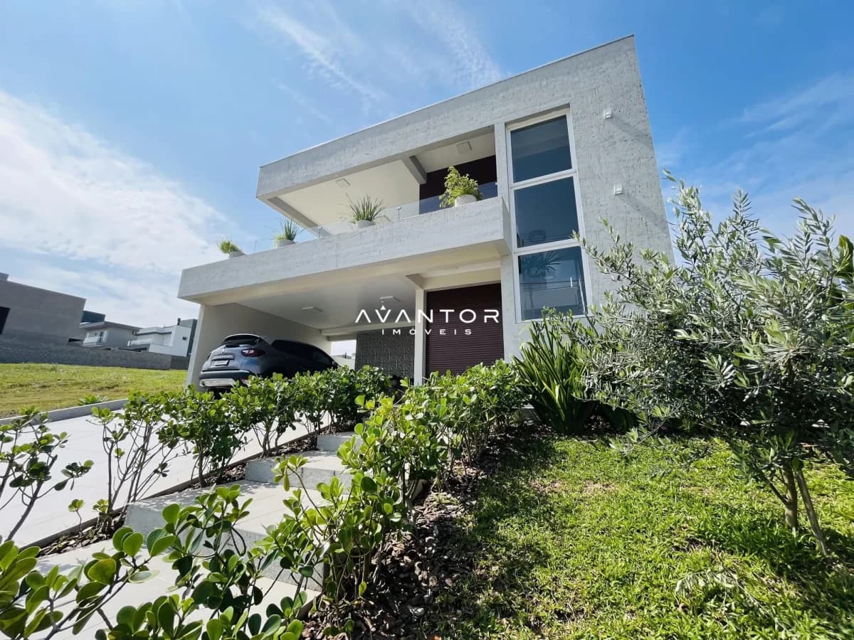 Fachada da casa com garagem — Casa com 3 quartos à venda no Residencial Real Park, em Tomazetti, Santa Maria/RS