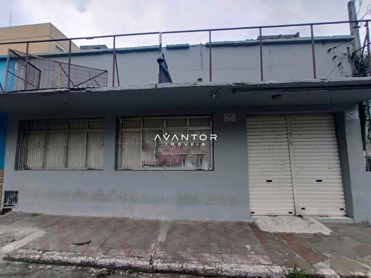 Fachada da casa com garagem — Sala Comercial com 1 sala para alugar em Nossa Senhora de Fátima, Santa Maria/RS