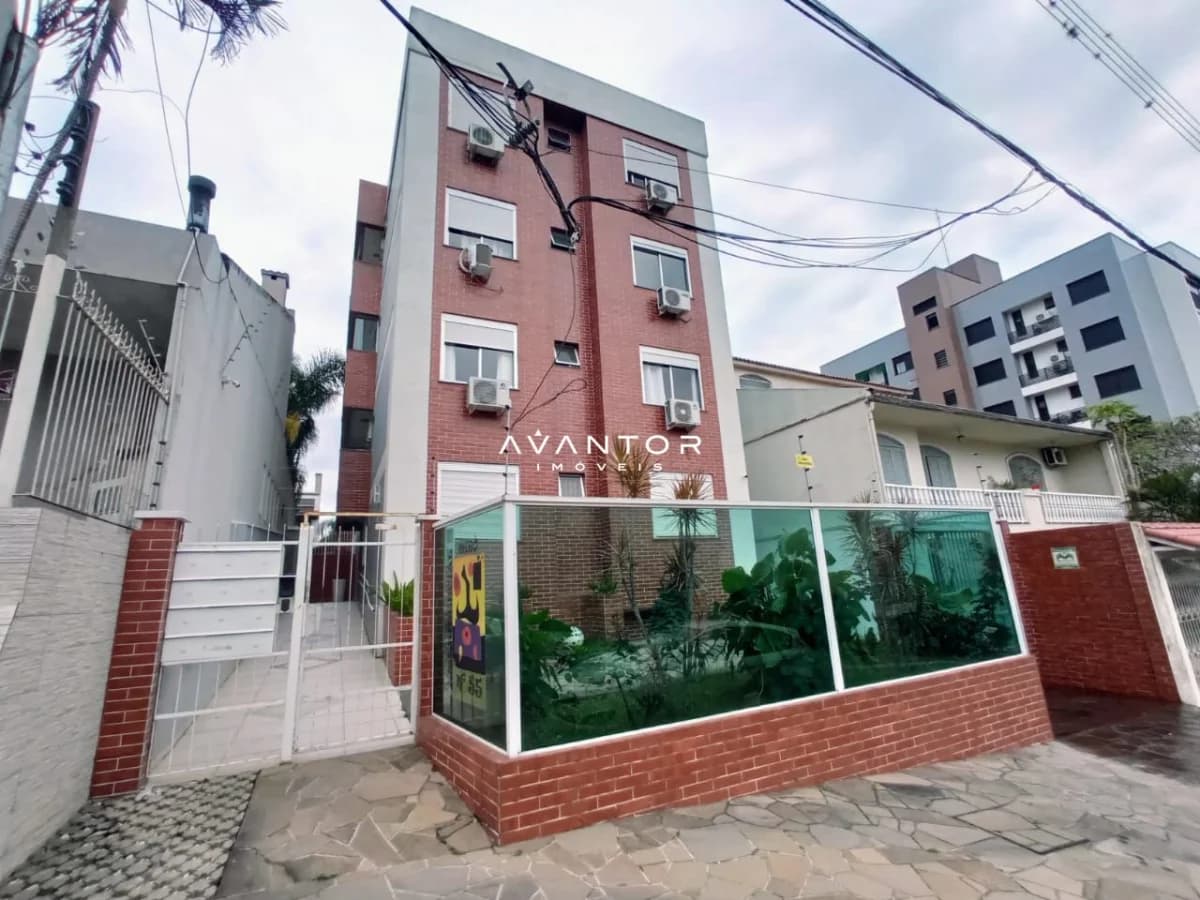 Fachada do edifício com acesso à entrada — Apartamento com 1 quarto à venda em Nossa Senhora de Lourdes, Santa Maria/RS