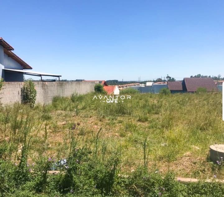 Terreno com construção e vista para região rural — Terreno à venda em Diácono João Luiz Pozzobon, Santa Maria/RS