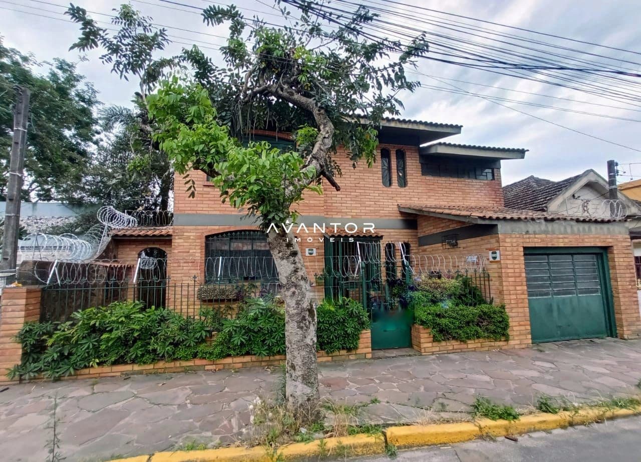 Fachada da casa com garagem — Casa com 4 quartos à venda em Nossa Senhora do Rosário, Santa Maria/RS