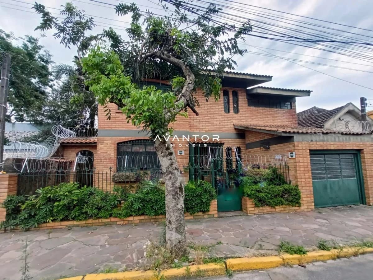 Fachada da casa com garagem — Casa com 4 quartos à venda em Nossa Senhora do Rosário, Santa Maria/RS