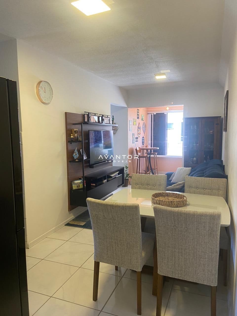 Sala de estar integrada à cozinha — Apartamento com 2 quartos à venda no Residencial Bella Morada, em Bonfim, Santa Maria/RS