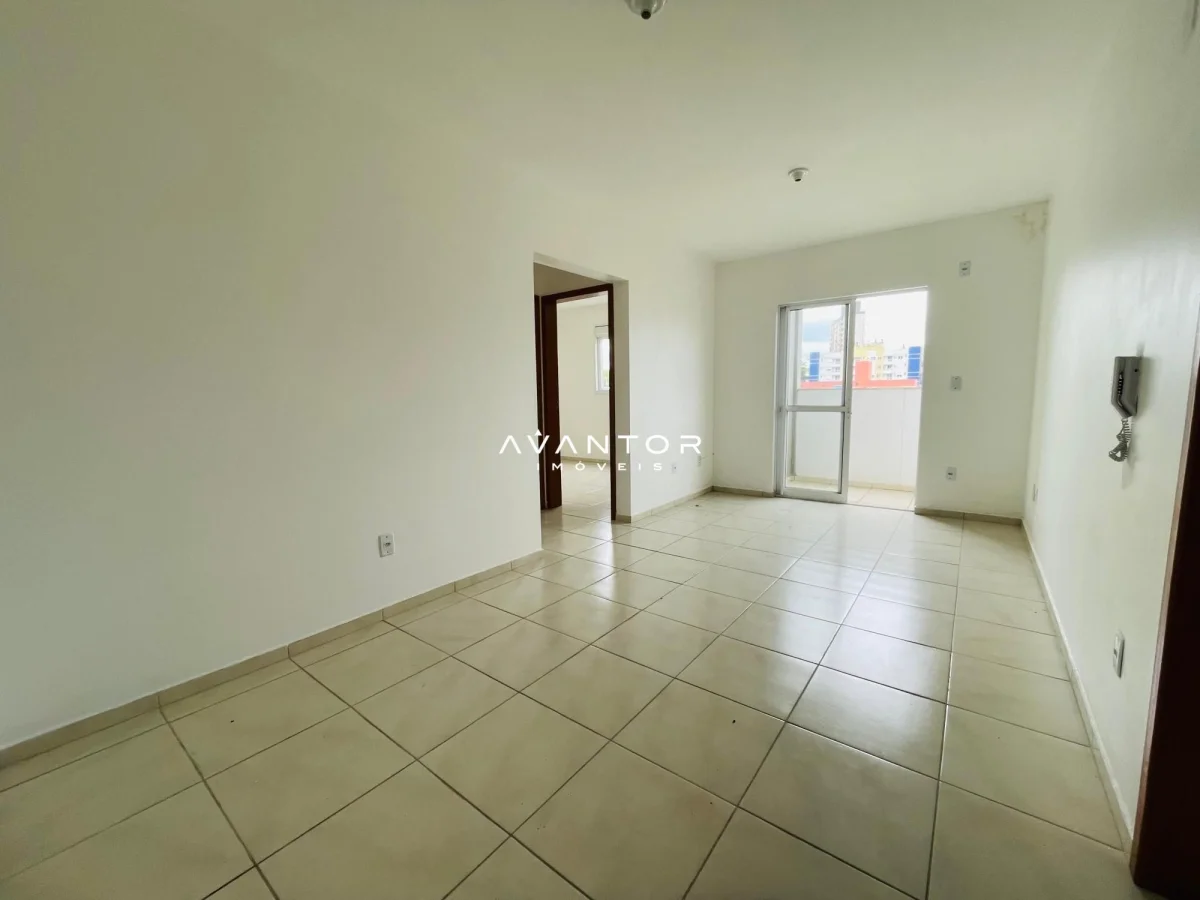 Sala de estar com sacada e acesso integrado — Residencial São José I, Nossa Senhora do Rosário, Santa Maria/RS