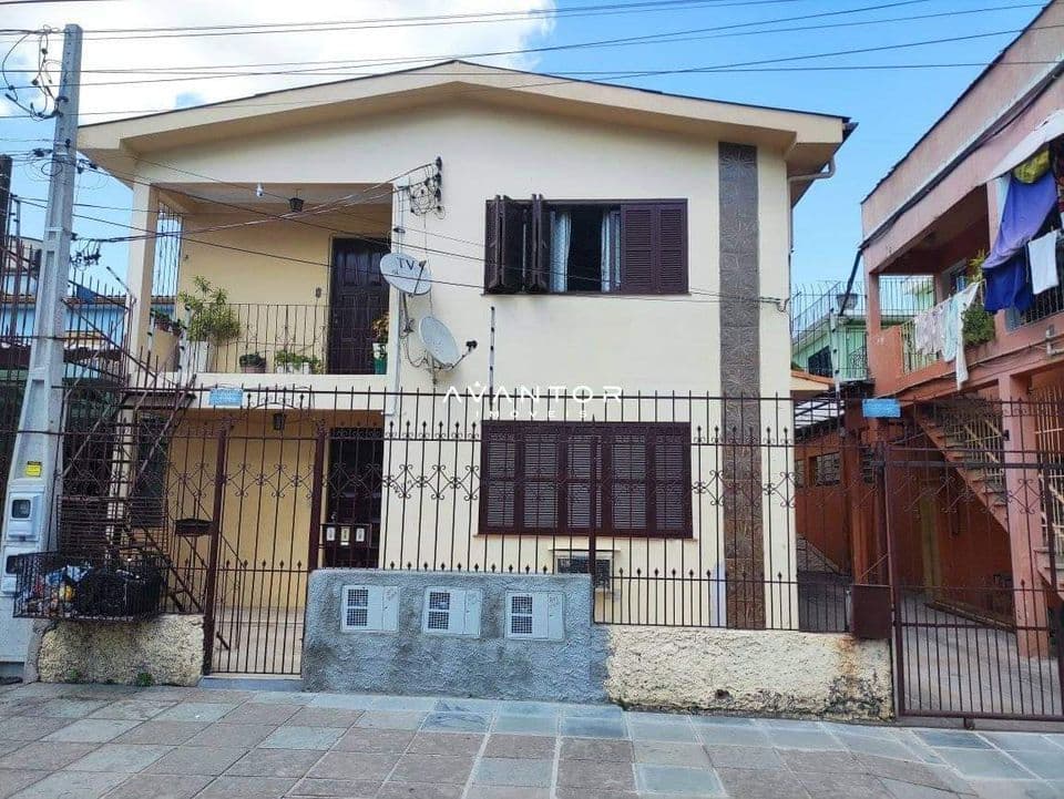 Fachada da casa com garagem — Apartamento com 4 quartos à venda em Carolina, Santa Maria/RS